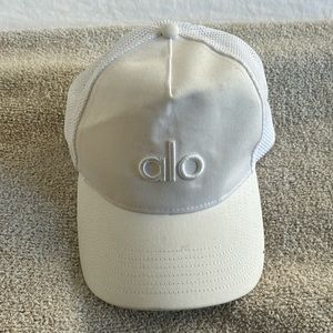 White alo hat